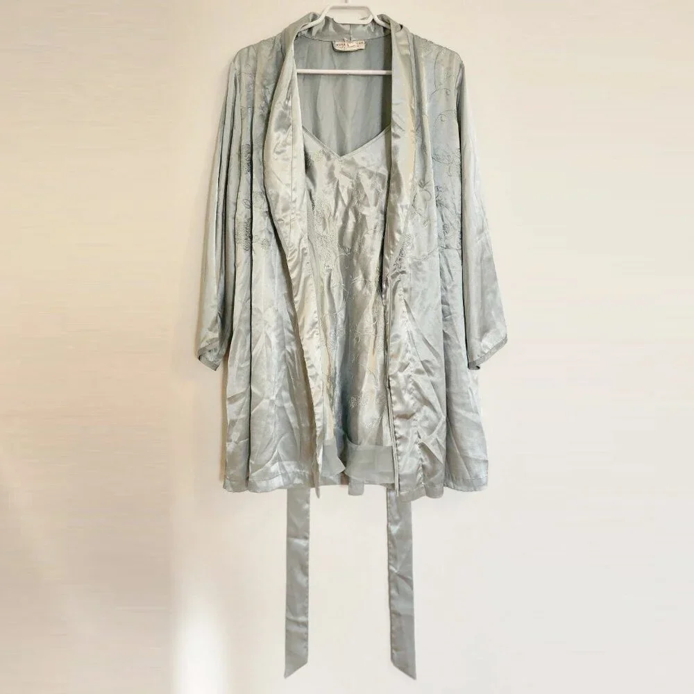 Morgan Taylor Embroidered Robe Slip Set Size Medium - Picture 5 of 15